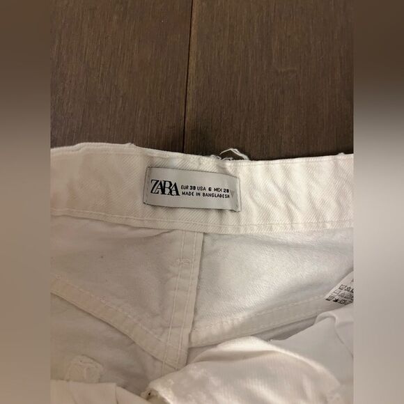 Zara white denim shorts - size 6, fits like a 4* - Picture 2 of 3